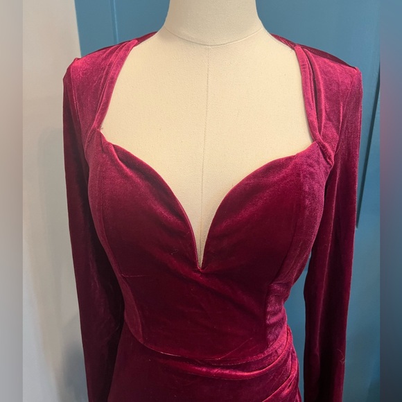 Beautiful burgundy/wine velvet like evening gown. New with tags. - Picture 2 of 8